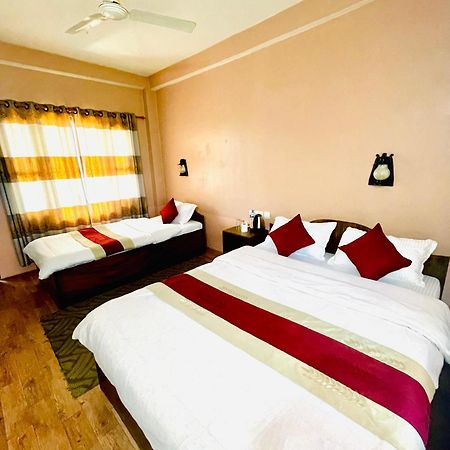 Hotel Tree Tops 사우라하 외부 사진
