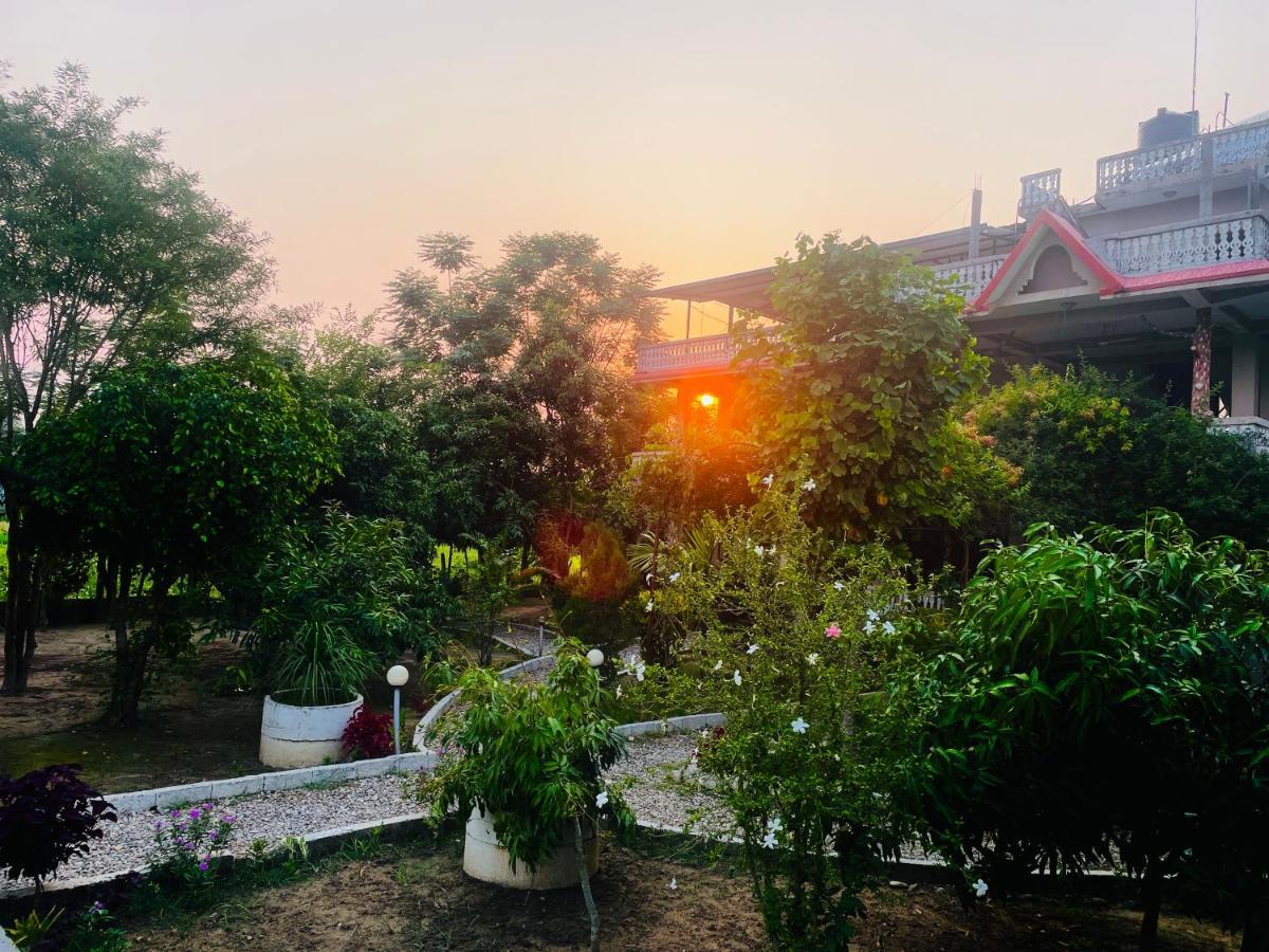 Hotel Tree Tops 사우라하 외부 사진