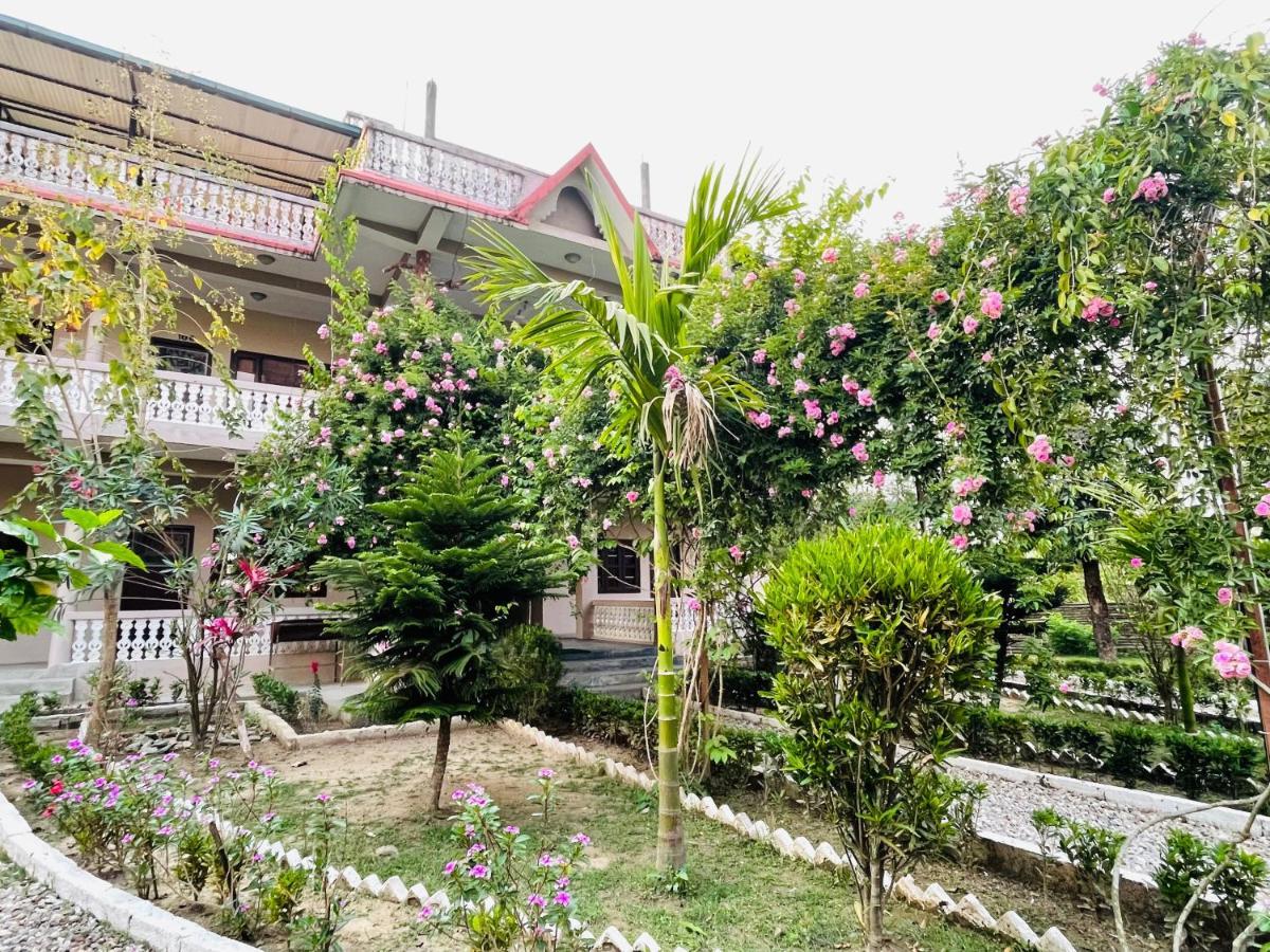 Hotel Tree Tops 사우라하 외부 사진
